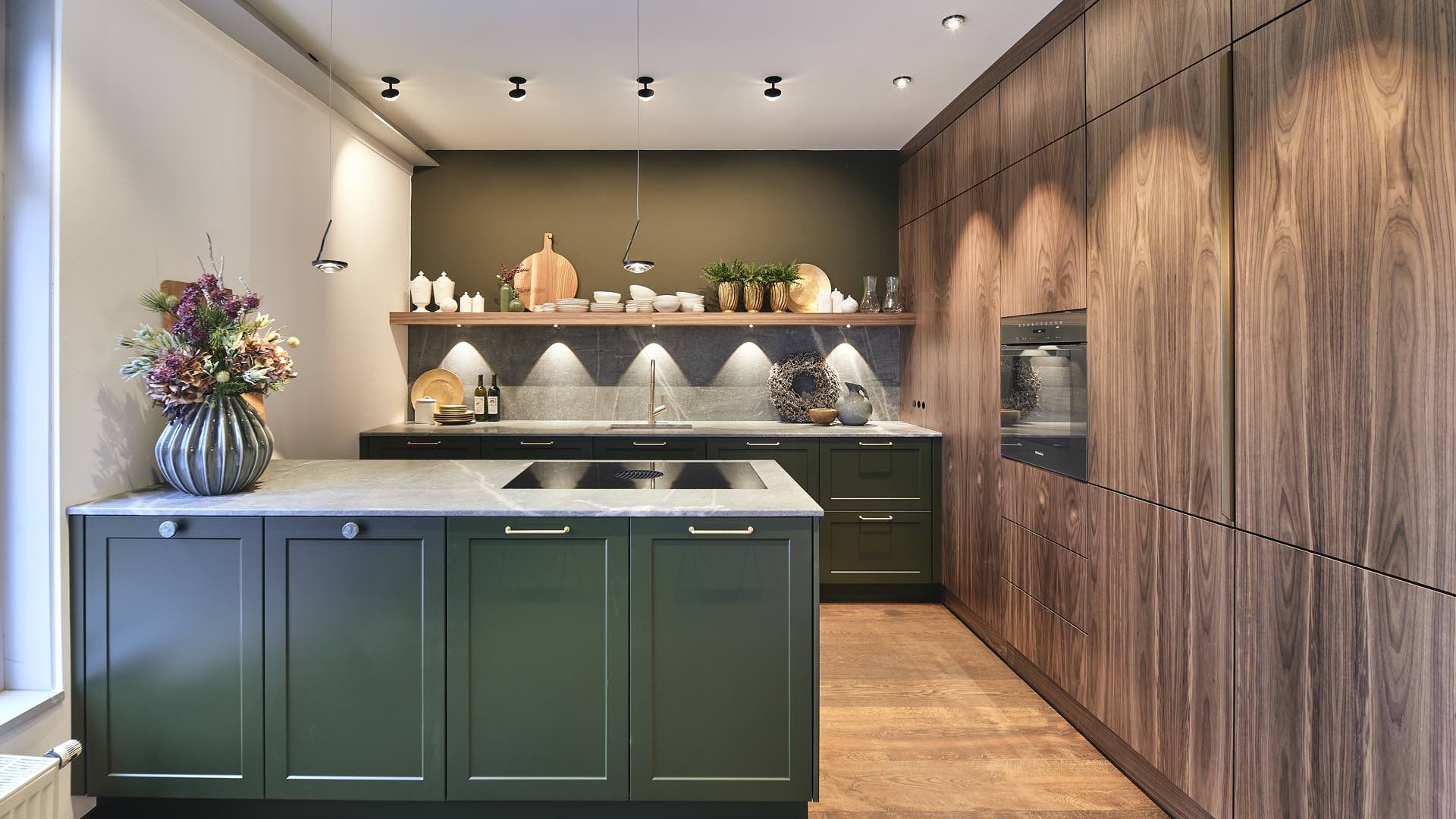 Küche mit perfektem LED Arbeitslicht in stimmungsvoller Atmosphäre