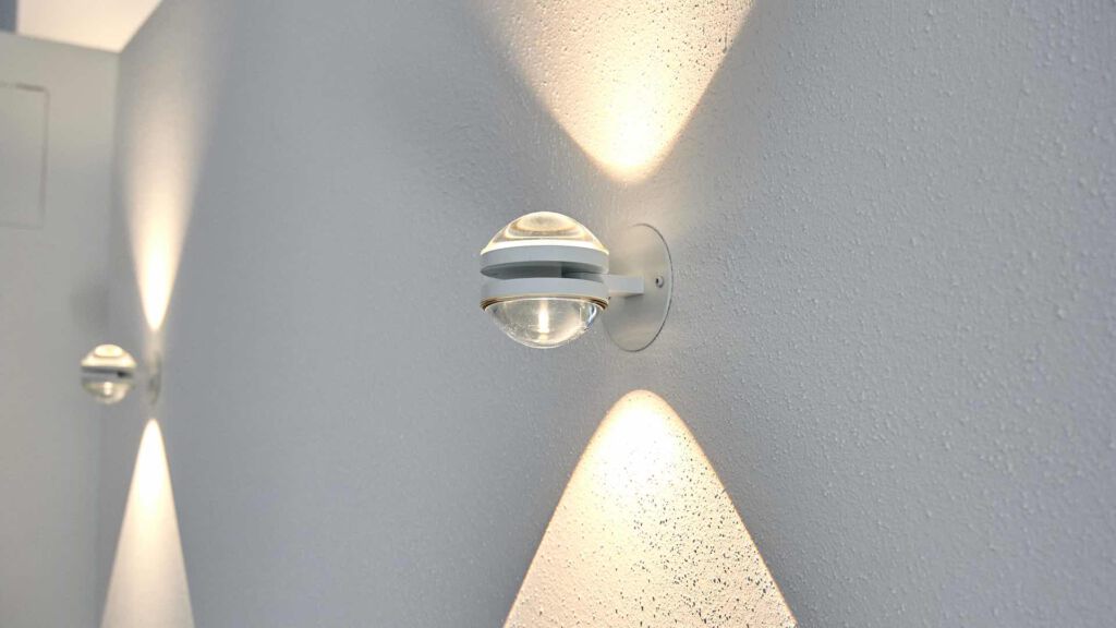 Dobbe Stabe Dropfa LED Leuchte für Up&down Beleuchtung in weiß von Heimatlicht Licht Manufaktur, Oberbayern