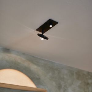 Detailfoto LED-Strahler für Bilderbeleuchtung von Heimatlicht inklusive Basislicht über kleinen Zusatzspot. Café bakgård, Traunstein